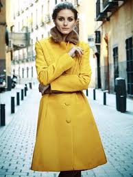 La couleur moutarde est une tendance de mode super actuelle. Tendance Manteau Colore L Elegant Manteau Jaune Moutarde