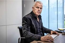 Investigative reporter peter r de vries was shot in the head at close range shortly after appearing on a news and entertainment television show, according to police. Mz7ricszgmv64m