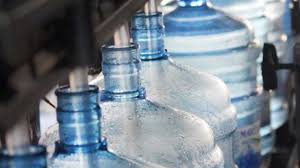 Daha fazla suyu tek bir alanda depolamak isteyen kullanıcılar için ise cam damacana 15 lt, 19 lt, 50 lt en ucuz modelleri tasarlanıyor. Damacana Su Fiyatlari 2020 19 Litre Damacana Su Kac Para Kac Tl Sirma Hayat Erikli Hamidiye Lido Pinar Nestle Damla Korusu Ucretleri 2019 Damacana Su Fiyatla