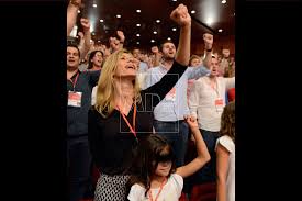 327 990 tykkäystä · 11 605 puhuu tästä. Seguidoras De Lujo Esposa Begona Gomez Y Una De Sus Hija De Pedro Sanchez Durante El Cierre Del Congreso Extraordinario Del Psoe Fotonoticias Fotografias Que Cuentan La Informacion Diaria