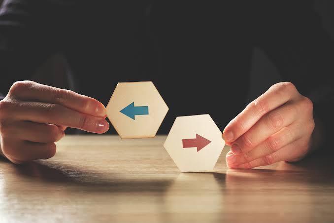 Customer Support vs. Customer Service [Explained] | Sprinklr