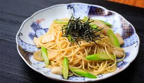 Add the remaining 1 tablespoon mirin and 1 tablespoon sake to the pan, then add the reserved marinade. Japanese Style Spaghetti With Scallops And Nori Dining With The Chef Nhk World English Japanese Scallops Recipe Japanese Cooking Scallop Recipes