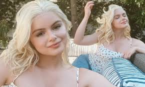 Just make sure to give your. Ariel Winter Shows Off New Platinum Blonde Hair And Infectious Smile As She Lounges In Her Backyard Daily Mail Online