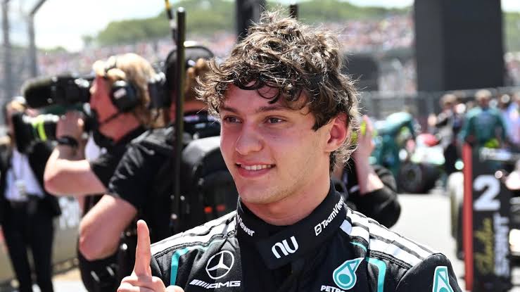 Antonelli spoils Hamilton's home sprint hopes at Silverstone | Daily Sabah