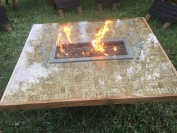 Upcycle both pallet wood and wine corks when you make this wine cork pallet coffee table! Outdoor Coffee Tables Insteading