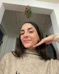 Veronica Dunham's Instagram, Twitter & Facebook