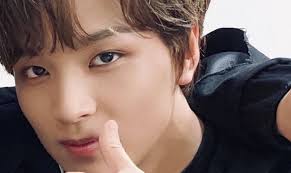 The iconic eyebrow slits which i never expected coming but here they are 🥵🔥. Pin By Lowa Soderbom On Nct 3 Haechan Eyebrow Slits False Eyelashes Ardell New Year S Makeup