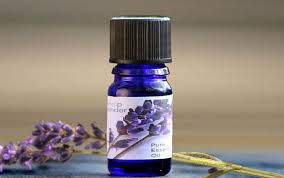 فوائد زيت اللافندر لتطويل الشعر والعناية بالبشرة In 2020 Lavender Oil Rosacea Acne Treatment Natural Hair Loss Treatment
