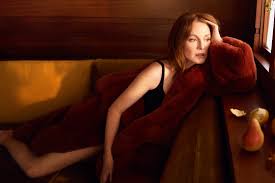 Julianne moore, имя при рождении — джу́ли энн смит (англ. Julianne Moore Talks Sex Strength Speaking Out Interview Porter