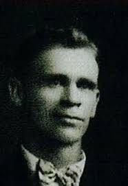 Everett Sharpe's Instagram, Twitter & Facebook