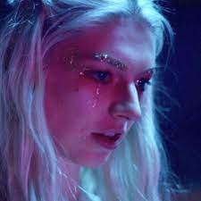 How to pull off 'euphoria' halloween costumes. Beyond The Glitter The Meaning Behind Euphoria S Halloween Looks Strike Magazine