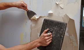 Learn an easy fix for chipped and peeling paint. How To Fix And Paint Walls After Removing Wallpaper
