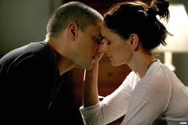 4 01 Scylla Michael Sara Hq Prison Break 2116875 1600 1067 Prison Break Michael And Sara Wentworth Miller Prison Break