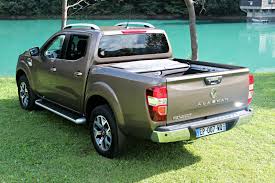 Décryptage du modèle renault alaskan par la rédaction caradisiac: Essai Video Renault Alaskan 2017 Le Pick Up Qui Veut Faire De L Ombre Aux Suv