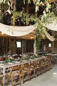 Hochzeitsfeier Im Freien Wenn Die Hochzeit Im Garten Stattfindet Scheune Hochzeitsdekorationen Hochzeitsfeier Hochzeitsfeier Garten