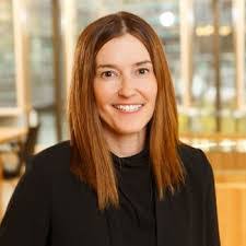 Kim Crowe's Instagram, Twitter & Facebook