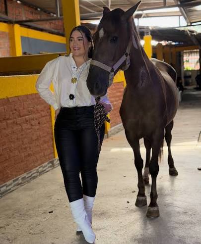 Un outfit casual para montar a caballo? Si, por favor! La moda no tiene  límites, lo importante siempre es disfrutar el momento.