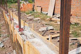 Die schritte in kürze fundamentgrube ausheben stabile betonschalung. Gartenmauer Betonieren So Gehen Sie Richtig Vor