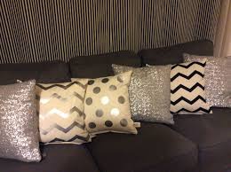 Fifiletters Pillows Yastik Yilbasi Hediye Harf Aydinlatma Lamba Kirmizi Dekorasyon Ev Decoration Tasarim Design Mavi S Yastik Kirlent Yastiklar