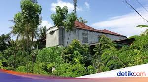 Jika melihat contoh surat di atas, pada bagian bawah tertera tanda tangan saksi saat surat tersebut dibuat. Kisah Malapetaka Dan Mitos Larangan Rumah Bertingkat Di Ciamis