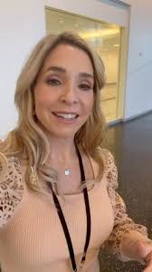 Anoche saliendo del estadio, me encontré con una leyenda de los Tiburones,  Raúl Pérez Tovar, venía de compartir con los campeones. Vea la entrevista  completa en nuestro canal de YouTube #seriedelcaribe2024  #tiburonescampeones🏆🦈