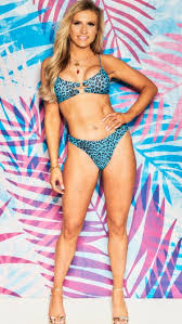 Chloë crowhurst was an islander on season 3 of the revived series of love island. Chloe Burrows On Love Island Why Is She Already Favourite To Leave The Show First