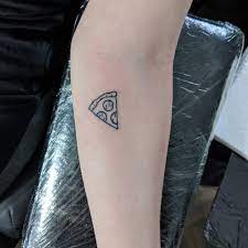 Realistic color ink tomato pizza tattoo design. Rebekah Hunter Tattoo Little Pizza Slice For Yeahh Boi I Have Some Availability Before I M Off For Christmas Message Me To Book In Facebook