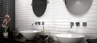 Dans les salles de bains de l'hôtel exquis, également situé dans le onzième arrondissement de paris, les carreaux métro jouent la fantaisie, en harmonie avec les chambres où se côtoient des meubles chinés, œuvres d'art, objets et matériaux détournés (appliques murales en tube cuivre…). Metro Carrelage Sol Et Mur 2 Showrooms A Montpellier