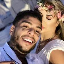 He was a member of the moray youth theatre, before going on to study engineering at the university of edinburgh. Schdeojnd Xyum