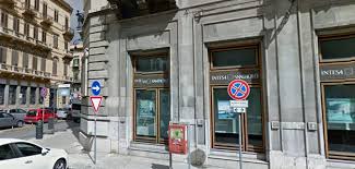 Con l'obiettivo di favorire la crescita e il sostegno alle imprese e ai professionisti della sicilia, banca sistema inaugura una nuova sede a palermo, che si inserisce all'interno del contesto architettonico di palazzo branciforte, storico edificio cinquecentesco di proprietà della fondazione sicilia. Banca Intesa San Paolo Chiudono Due Storiche Filiali Palermitane