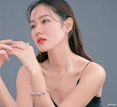 fairy yejin 🦋 (@sonyejinhands)