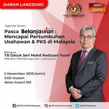 Penyusunan semula kementerian sebagaimana pada 27 mac 2004 memperlihatkan kementerian pembangunan usahawan telah diberi nama baru iaitu kementerian pembangunan usahawan dan koperasi dengan tambahan tanggungjawab terhadap jabatan pembangunan koperasi, maktab kerjasama malaysia dan bank kerjasama rakyat berhad. Yb Datuk Kementerian Pembangunan Usahawan Dan Koperasi Facebook