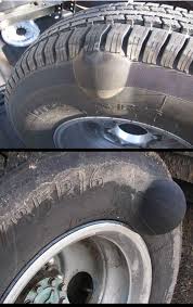 Cara periksa, jika benjolan kecil itu sama atau selari bunga tayar, itu menandakan anda perlu tukar tayar baharu. Tayar Bengkak Bisul Tayar Aj Limbong Tyre Shop Facebook