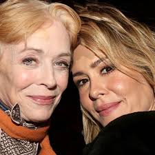 Actrița Sarah Paulson și iubita ei de 82 de ani, o altă mare actriță,  poveste de dragoste demnă de Hollywood