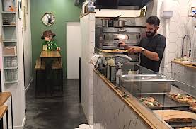 Ce n'est pas la première fois que l'on vient dans cette belle pizzeria située en face de la sortie du métro pyrénées (ligne 11). Et Si La Meilleure Pizza Du Grand Paris Etait A Deux Pas Du Bois De Vincennes