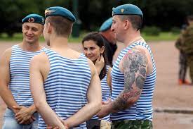 Татуировки вдв, спецназа и мп. Parashyuty Na Kozhe Kak Vyglyadyat I Chto Mogut Oznachat Tatuirovki Vdv Ia Dialog