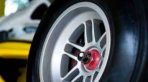 Bei der alfa romeo giulia gtam werden die räder wie bei einem rennwagen von einer zentralmutter statt. á… Kurseigenschaften Verschiedener Rennsportkategorien