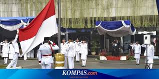 Tak lengkap rasanya, jika sesuatu majlis itu diadakan dengan tanpa iringan doa bagi memohon keselamatan dan keberkatan kepada semua yang terlibat dan juga menjamin kelancaran majlis tersebut. Naskah Doa Upacara Bendera Memperingati Hari Guru Nasional 2019 Halaman All Kompas Com