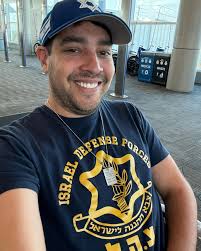 Sitting at Fort Lauderdale airport. A guy just walked by me and gave me the  dirtiest look. I smiled. I can't imagine why 😉 #AmYisraelChai  #BringThemHome #BringThemHomeNOW