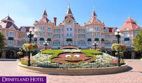 A shuttle bus service is also available for guests of the resort hotels. Disneyland Hotel Im Disneyland Paris We Can Fly Dlrp