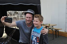 Eine zeit, die gut für hundert leben reicht wir wissen nicht was kommt wir wissen nur was ewig bleibt. Meet And Greet Mit Johannes Oerding Beim 1 Emsland Open Air