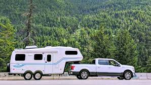 When selecting the best 5th wheel campers we came upon a high number of 5th wheels to evaluate. What Is The Smallest 5th Wheel 7 Crowd Favorites