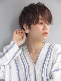 表参道ヒルズを眼下に見下ろすおしゃれ空間なヘアサロン。女性の髪悩みや気持ちを、優しくくみとってくれる敏腕美容師の杉山さんと平野さんは、感性豊かに今っぽさのある髪型を提案してくれる。 ブローチ 東京都渋谷区神宮前5の2の5 max & co.ビル5f 30ä»£ 40ä»£ã®å¤§äººã®å¥³æ€§ã«ãŠã™ã™ã‚ é«ªã®ãŠæ‚©ã¿åˆ¥ãƒ˜ã‚¢ã‚¹ã‚¿ã‚¤ãƒ«é›† ã‚­ãƒŠãƒªãƒŽ