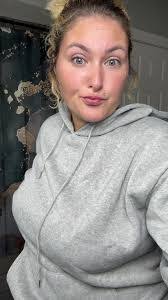 Brandy Dickson's Instagram, Twitter & Facebook