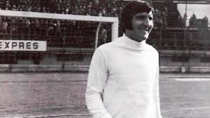 Răducanu necula (born 10 may 1946), widely known as rică răducanu, is a retired romanian football goalkeeper. Interviu Cu RicÄƒ RÄƒducanu Trebuia SÄƒ MÄƒ Nasc Eu Ca SÄƒ CaÈ™tige Rapid Campionatul Eurosport