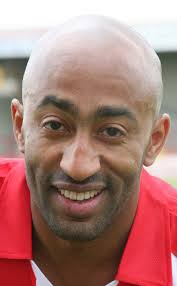 Ex Vics man Val signs