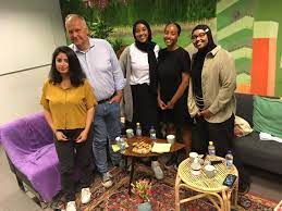 Nooshi dadgostar och vänsterpartiets sjukvårdspolitiker i region stockholm, jonas lindberg pratar om försäljningen av 1177, sjukvårdsrådgivningen. Galdem A Talk Traffar Jonas Och Nooshi Nyhetsbyran Jarva
