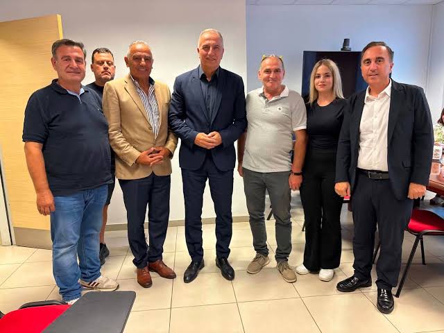 Συνάντηση Θεοδωρικάκου με την Συνομοσπονδία Λαϊκών Αγορών