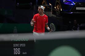 Russian tennis player karen khachanov could easily be mistaken for liam hemsworth. V Pervuyu Ochered Ya Chelovek A Ne Tennisist Karen Hachanov O Zhizni Za Predelami Korta Seme I Karere Vtb Strana Yandeks Dzen