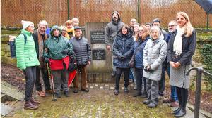 Erinnerung an jüdische Mitbürger: Elf Stolpersteine verlegt